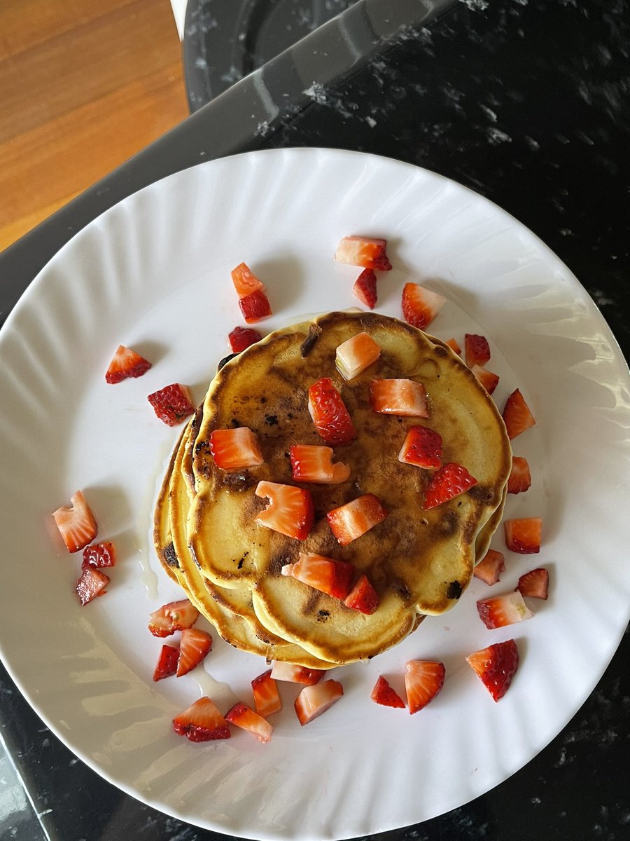 mypartnernicook's tweet photo. Twitter can see this first 🍓 🥞 

had the biggest craving for choc chip pancakes &amp; it’s strawberryyyyy sznnn https://t.co/4qFJSUjQBk