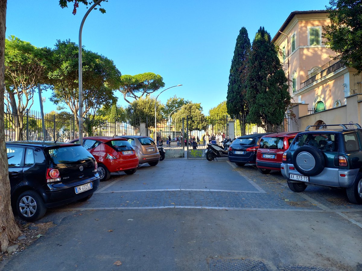 Dopo gli apprezzamenti della Commissione Eu questa mattina torniamo subito con i piedi per terra che purtroppo c'è ancora tanto, tantissimo da fare qui a Roma.. #FascismoStradale