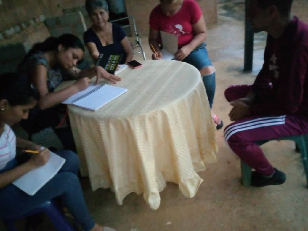 mribaslacanada1's tweet photo. Ambiente del sector La Fundición activo con sus actividades. La Cañada de Urdaneta @dorelisecheto @DamelisChavez @yeritzonpsuv @MervinMaldonad0 @YonderDuran @misionribaszul1 @NicolasMaduro @dcabellor @delcyrodriguezv @MisionrobinsonC https://t.co/Tbfi5GemEL