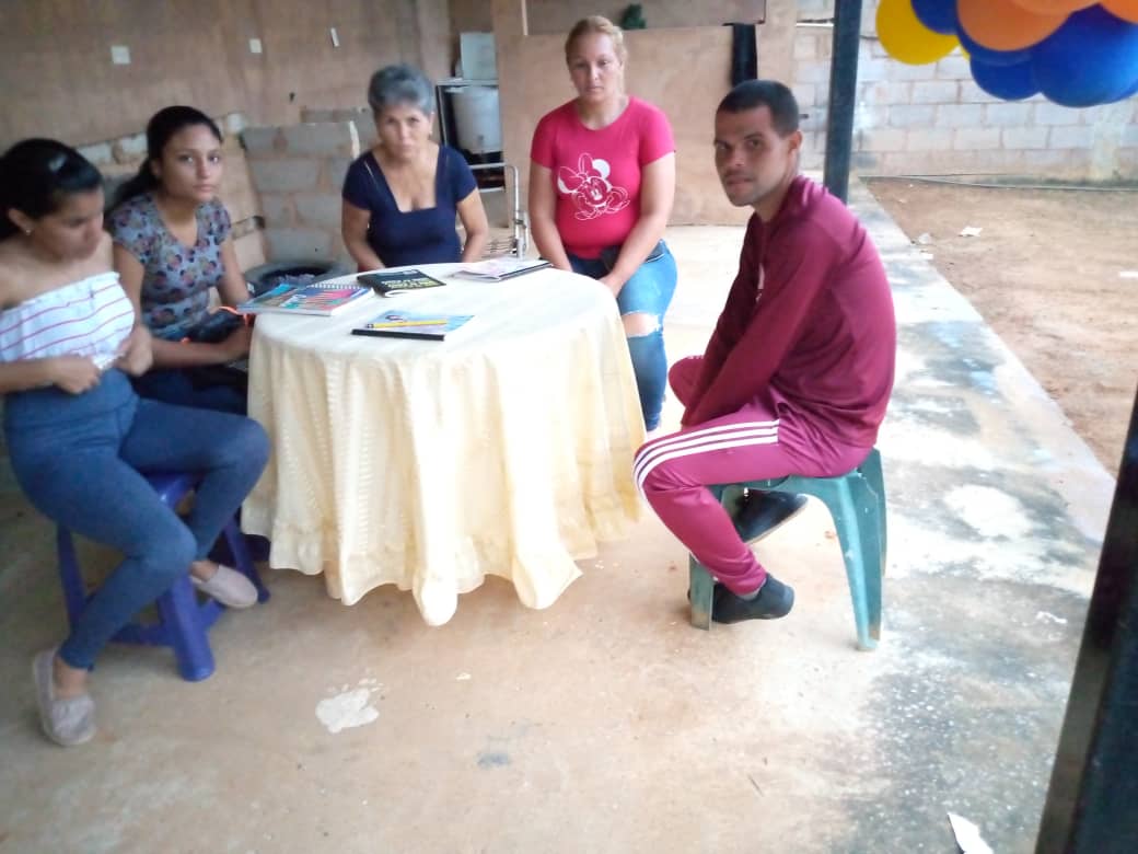 mribaslacanada1's tweet photo. Ambiente del sector La Fundición activo con sus actividades. La Cañada de Urdaneta @dorelisecheto @DamelisChavez @yeritzonpsuv @MervinMaldonad0 @YonderDuran @misionribaszul1 @NicolasMaduro @dcabellor @delcyrodriguezv @MisionrobinsonC https://t.co/Tbfi5GemEL