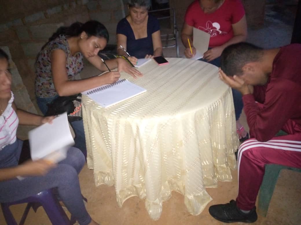 mribaslacanada1's tweet photo. Ambiente del sector La Fundición activo con sus actividades. La Cañada de Urdaneta @dorelisecheto @DamelisChavez @yeritzonpsuv @MervinMaldonad0 @YonderDuran @misionribaszul1 @NicolasMaduro @dcabellor @delcyrodriguezv @MisionrobinsonC https://t.co/Tbfi5GemEL