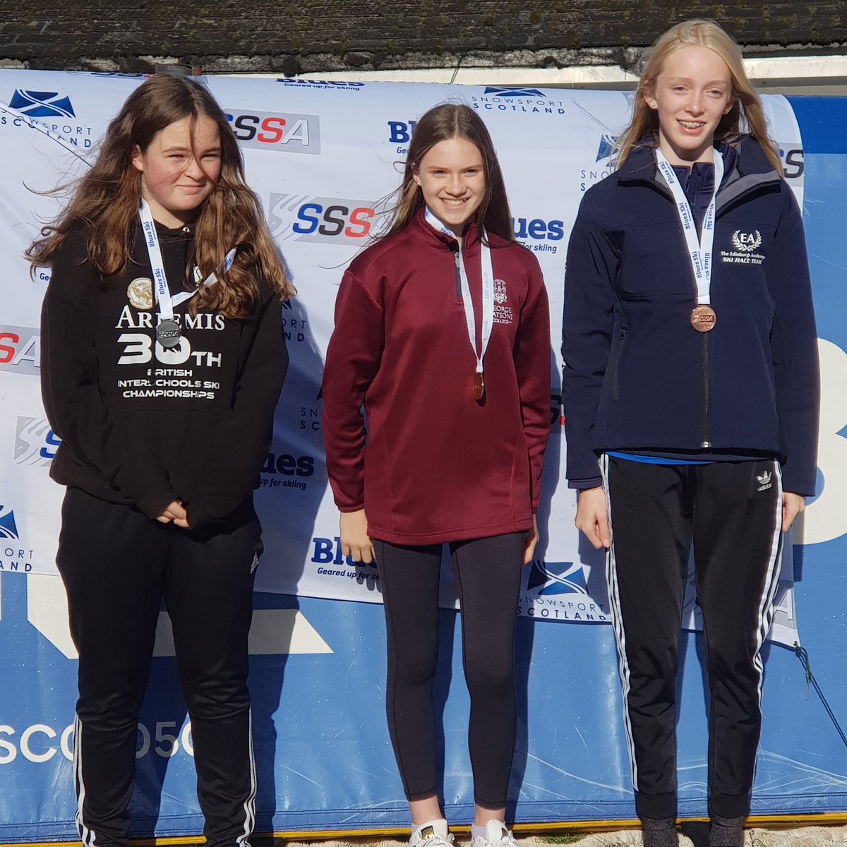 EdAcadSport's tweet photo. Following on from last weeks win in the Scottish Schools S1-S3 Dual Slalom it was the Dry Slope Championships yesterday.  

Isabella (4ths)  got 🥉 place in the individuals and our A-Team took gold in the Skiing mixed team event⛷️
#EAExcelAlways #EATeamWork https://t.co/xUMEmtC3aP
