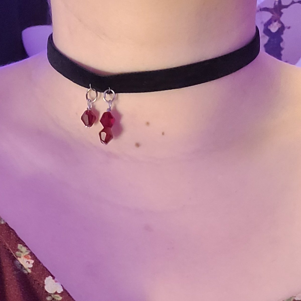 ghostpoot's tweet photo. made more earrings, added onto the first ones, and altered a plain velvet choker so now I have a whole ✨collection✨ 

🩸🩸🩸 https://t.co/CKChlo49z1
