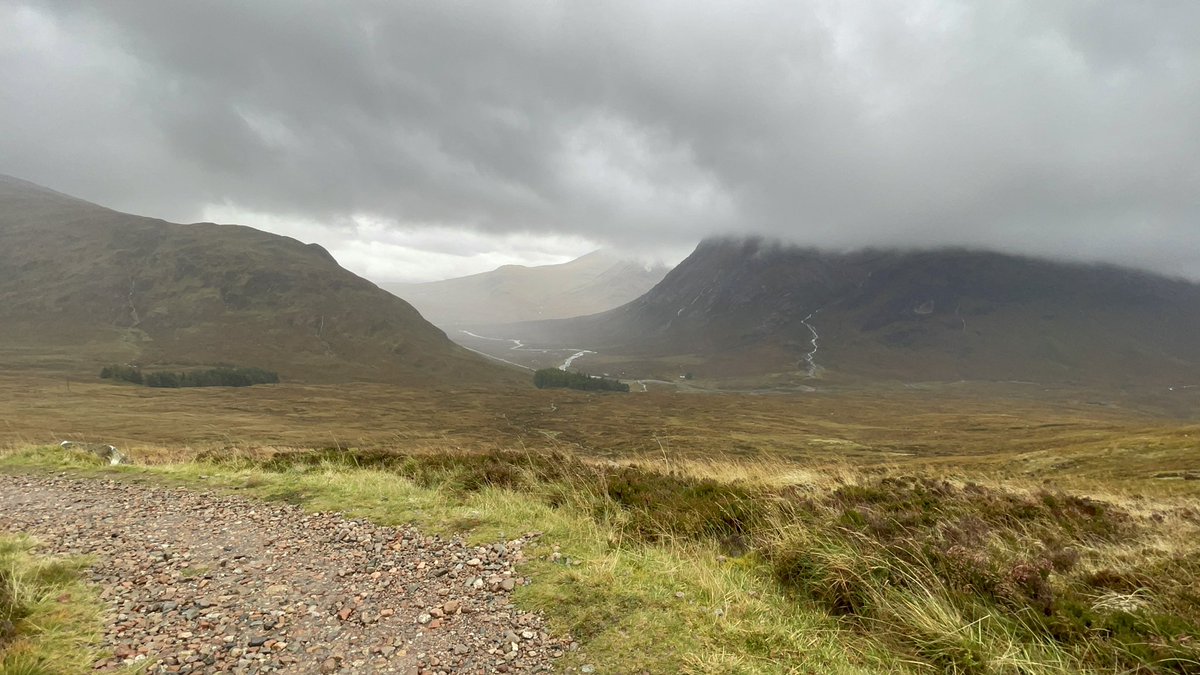 StephenS_Net0's tweet photo. Final day on @WstHighlandWay today. Tough day yesterday with over 22 miles walked. Ankles and toes really feeling it! -but still, refugees have it harder. @UNRefugeesUK #trekForRefugees @CiscoUKI #time2Give https://t.co/AUz2N5EWyC https://t.co/J450fb2VBL