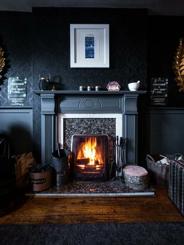 nzwillowcollege's tweet photo. Why do Designers use Black? Find out tips and tricks about the color black. Is using black for interior design just another trend or are their reasons why? https://t.co/NTTRcMYgDN #black #blackwalls #color #willowcollege #colortips #colormeanings #designer #design https://t.co/r1ga9SbMtg