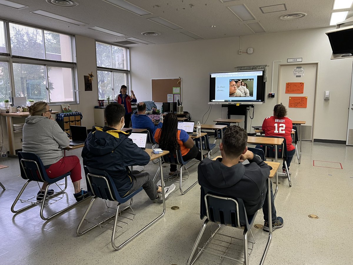 hilarynsimmons's tweet photo. Successful professional learning today in the books! One teacher said that we set the bar high for the year and she is excited for all professional learning days now๐ #continuousschoolimprovement #empoweringteachers @DoDEA @DoDEA_Pacific #gowhitetigers #ymsrocks https://t.co/28cTECFCV8