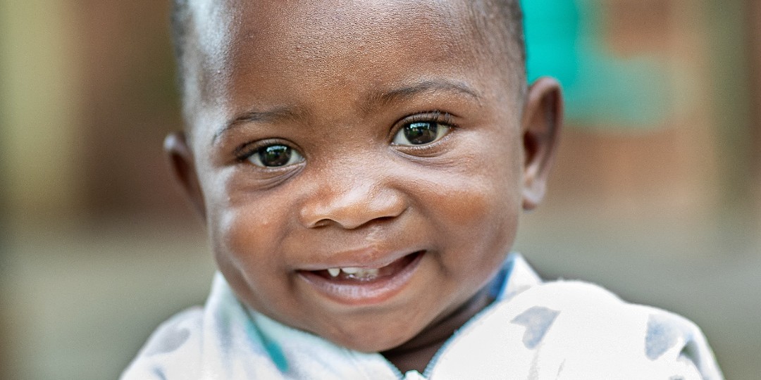 OpSmileUK's tweet photo. Just look at all these wonderful new smiles! 🤩 What better day than #WorldSmileDay to celebrate the hundreds of thousands of children, with #cleftconditions whose lives have been changed forever?! Thanks to you, we've been transforming smiles and lives for 4 decades! #CleftCare https://t.co/xR2BletWhn