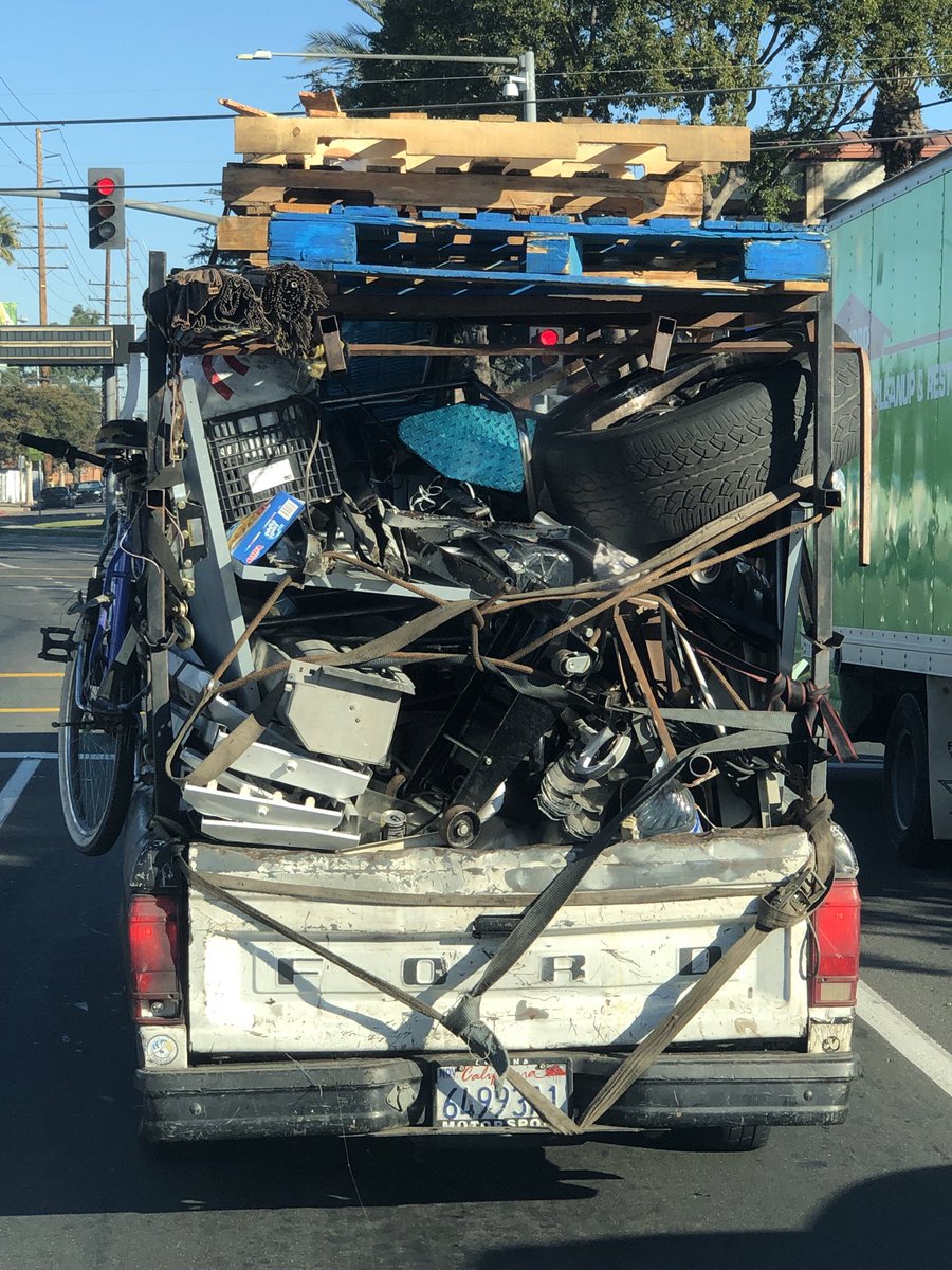 abrahamlearning's tweet image. I’ve been drawing and painting landscapes for years, but I can’t stop thinking about the beauty of the objects I see around me when I’m truck driving.. How do I show you the love I see in them? Recreating them through painting feels like an injustice.

#ArtistOnTwitter #foundart