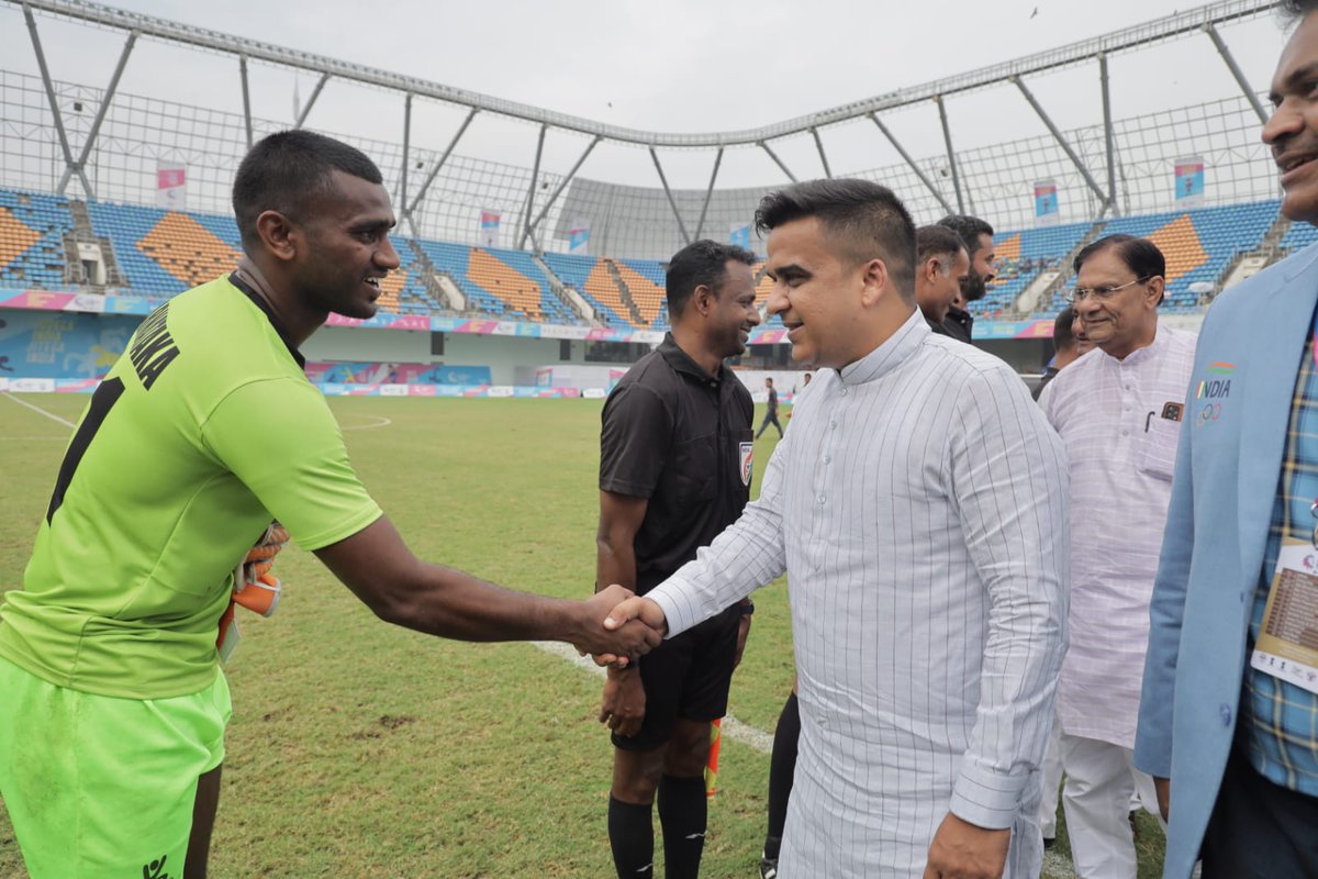 sanghaviharsh's tweet photo. Gujarat is all wrapped in the fever of 36th #NationalGames.

Today, I visited Trans Stadia in Ahmedabad, met the football players &amp; watched the match.

Good facilities plus a great sports environment is what, Gujarat is committed to provide players. https://t.co/NKC1Vk8fDk