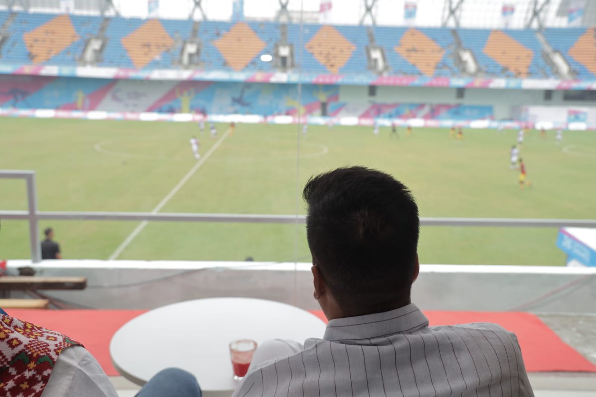sanghaviharsh's tweet photo. Gujarat is all wrapped in the fever of 36th #NationalGames.

Today, I visited Trans Stadia in Ahmedabad, met the football players &amp; watched the match.

Good facilities plus a great sports environment is what, Gujarat is committed to provide players. https://t.co/NKC1Vk8fDk