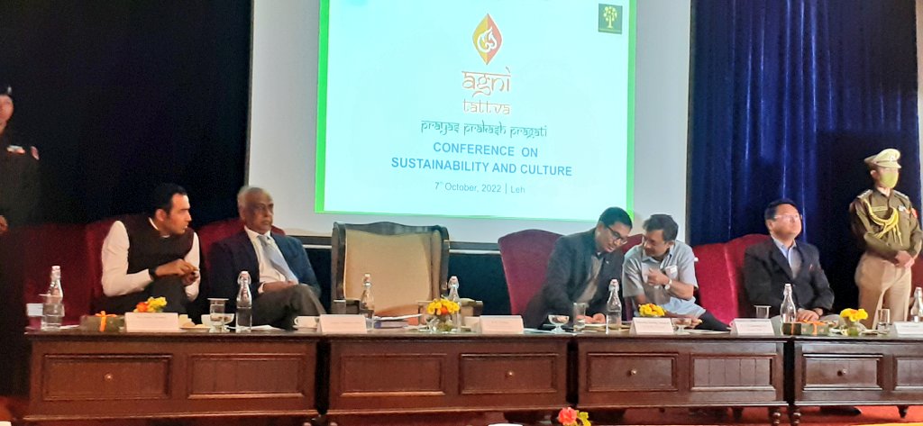 prasarbharti's tweet photo. RK Mathur @lg_ladakh addressing a Agni Tattva Conference on Sustainability and Culture in Leh. He called for Decentralised power generation from clean sources.
Part of Sumangalam series, org by @Vibha_India and #PowerFoundation of India. https://t.co/SyJfowdPSo