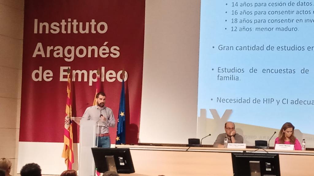 iacs_aragon's tweet photo. ¡Hoy es el IX Simposio Aragonés de Comités de Ética!

Juan Pablo García Íñiguez de la Unidad de Cuidados Intensivos Pediátrico del Hospital Infantil Miguel Servet habla sobre el #CEICA y los aspectos éticos de proyectos de investigación en los que participan menores de edad 📸👇 https://t.co/yXRK5LFkQ8