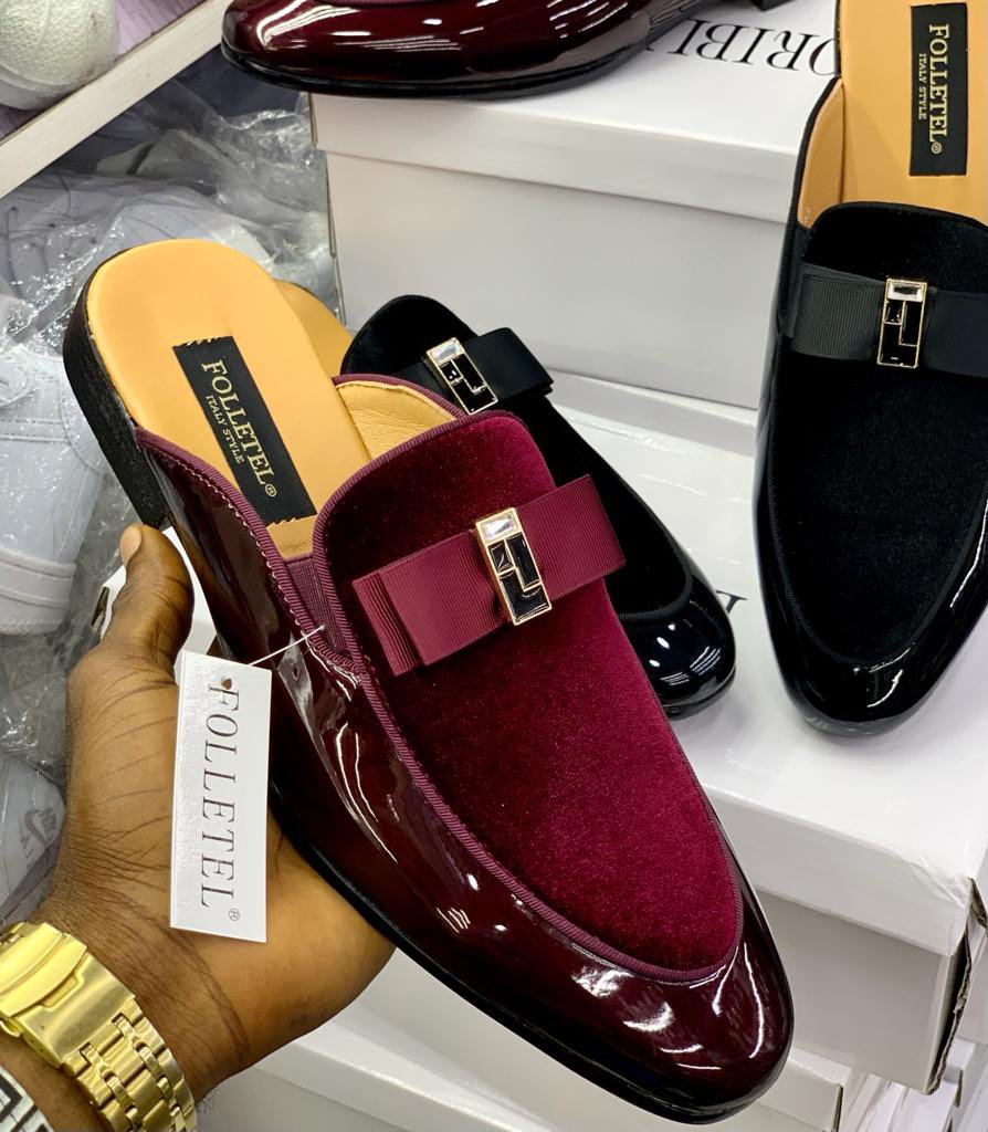 f_a_v_o_u_ry's tweet photo. *Restocked*🔥🔥🔥
*#Folletel*
*#HalfCover*
*#Glossy*

Black = 40-45
Wine = 42 n 45
Price :15k 

https://t.co/oSmNGkdiCt https://t.co/QmNQayaiCp