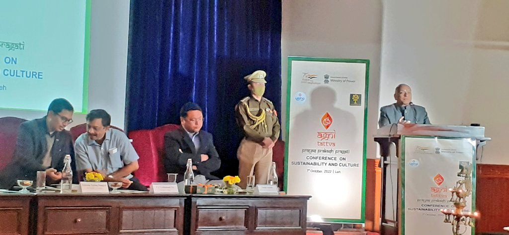 ddnewsladakh's tweet photo. RK Mathur @lg_ladakh addressing a Agni Tattva Conference on Sustainability and Culture in Leh. He called for Decentralised power generation from clean sources.
Part of Sumangalam series, org by @Vibha_India and #PowerFoundation of India. https://t.co/9IHtENf62x