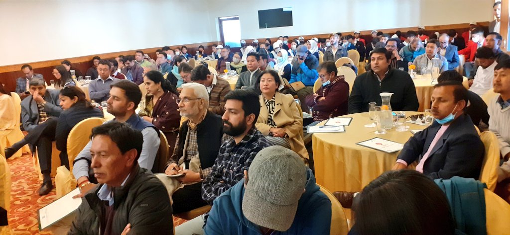 ddnewsladakh's tweet photo. RK Mathur @lg_ladakh addressing a Agni Tattva Conference on Sustainability and Culture in Leh. He called for Decentralised power generation from clean sources.
Part of Sumangalam series, org by @Vibha_India and #PowerFoundation of India. https://t.co/9IHtENf62x