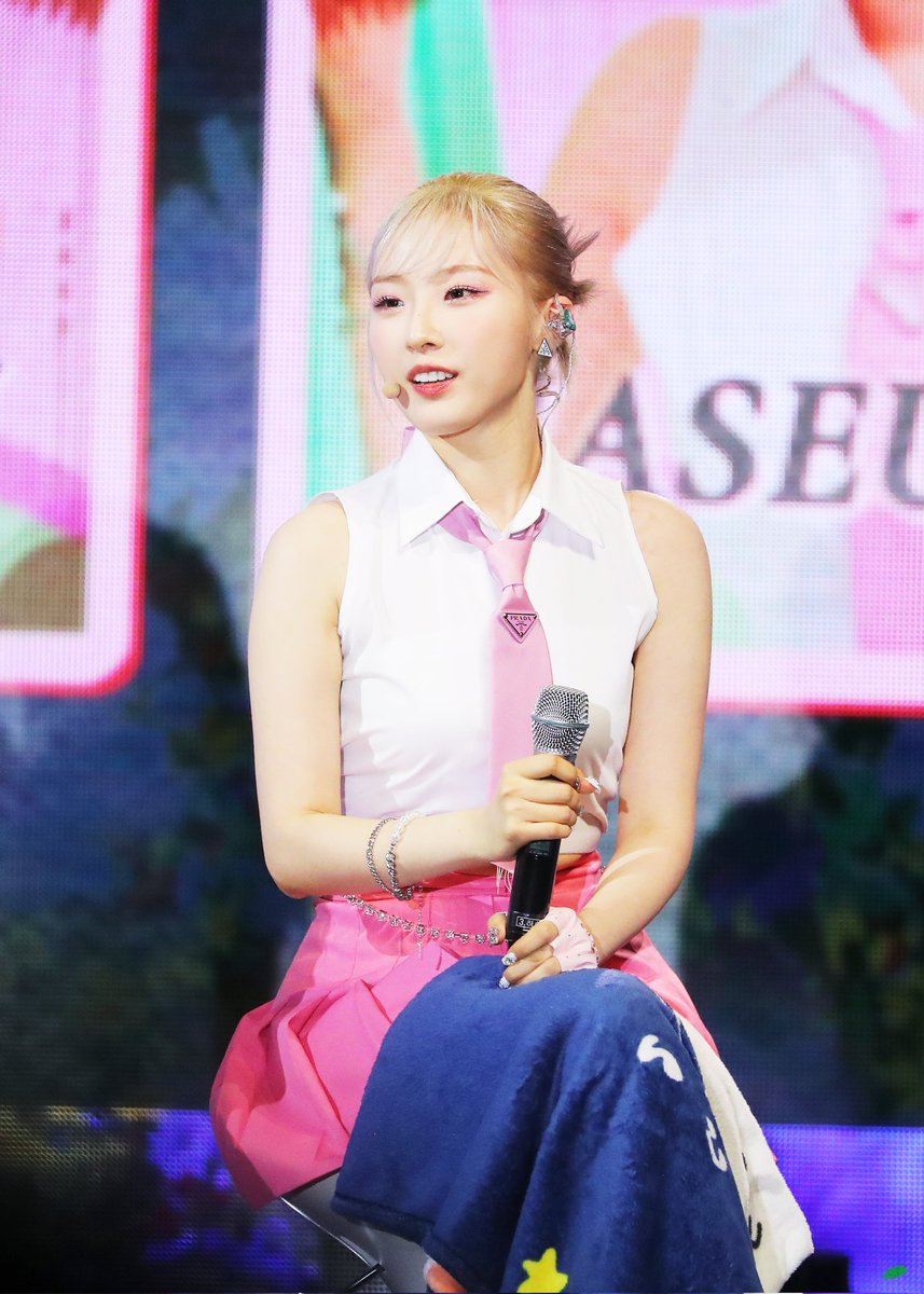 haseulpic's tweet photo. 220620• cr; bellavoce1808 https://t.co/7xQht4vTnH