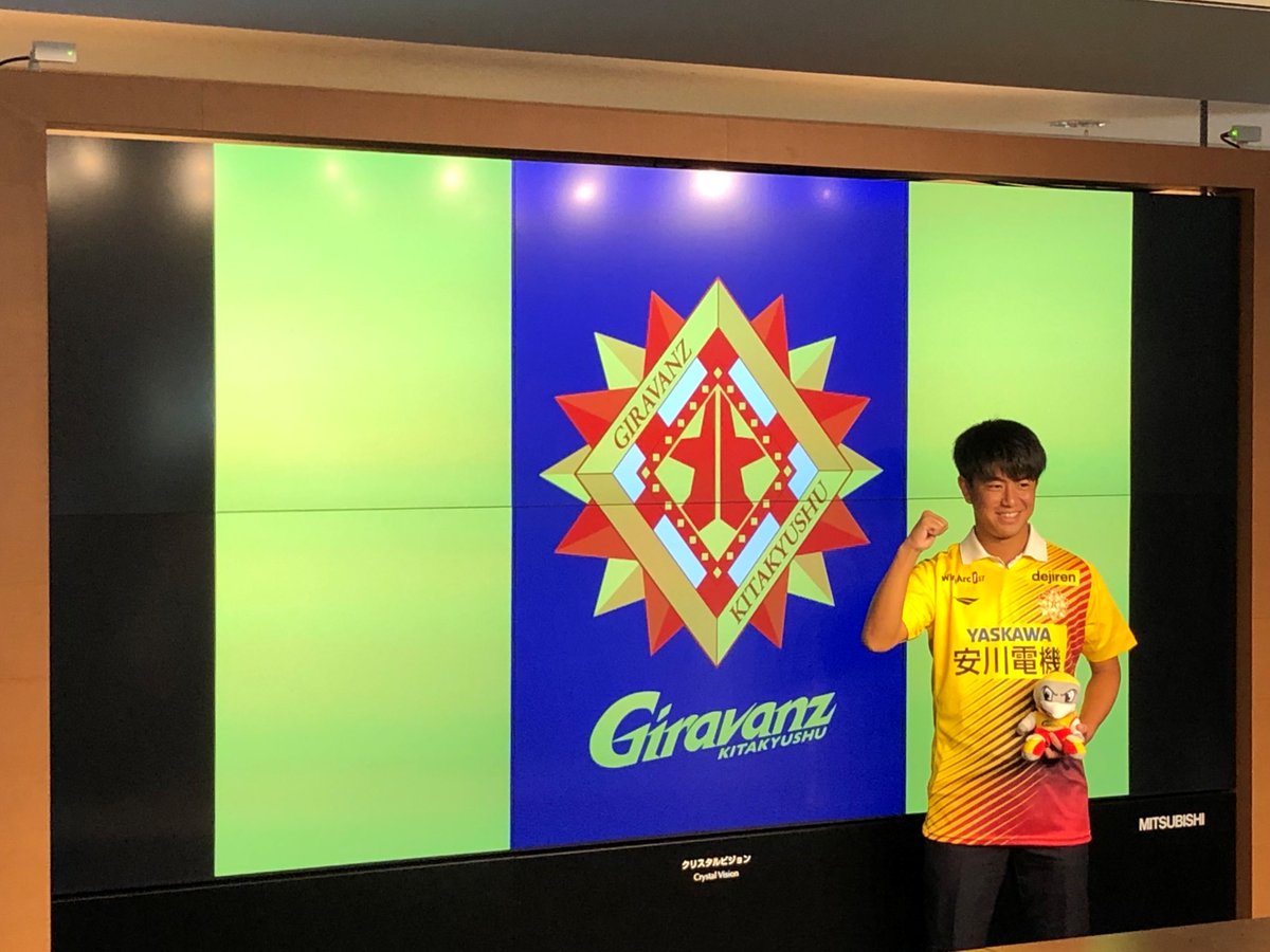 Giravanz_staff's tweet photo. 本日、山梨学院大学で実施された加入内定会見に臨んだ若谷選手の様子です📸😄
ミクスタで躍動する姿に期待しましょう✨
#giravanz https://t.co/ETXIW6yY6J