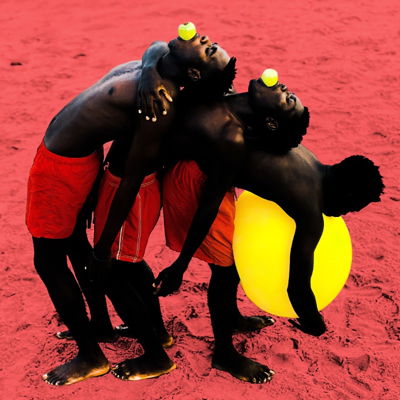 VodafoneGroup's tweet photo. "LEAN ON THREE"

Digital artist Derrick (@dob_gallery) explores how connectivity creates community.

In his latest piece, he explores how through the internet we can #CreateConnections &amp; empower each other across the world. 

Discover his story below  ⤵️