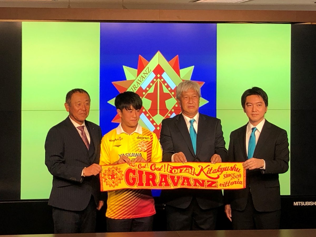 Giravanz_staff's tweet photo. 本日、山梨学院大学で実施された加入内定会見に臨んだ若谷選手の様子です📸😄
ミクスタで躍動する姿に期待しましょう✨
#giravanz https://t.co/ETXIW6yY6J