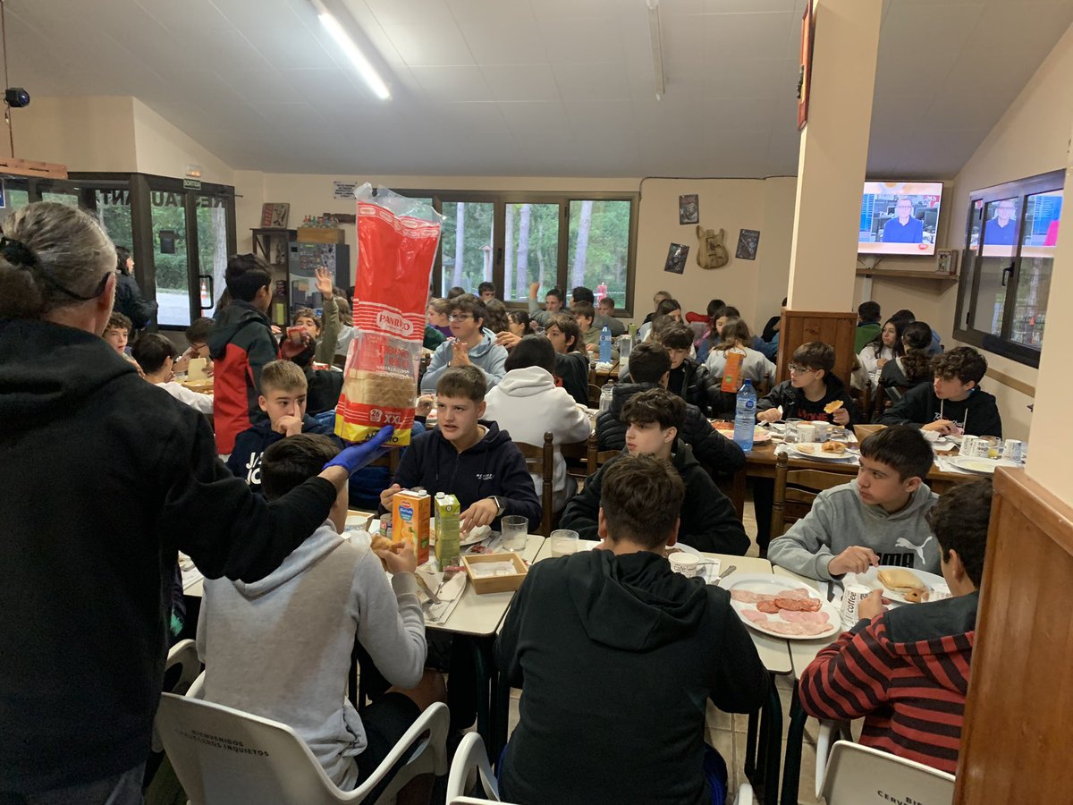 Bon dia des de Campdevànol! Amb els alumnes de 2ESO de <a href="/INS_Pla_Marcell/">Institut Pla Marcell</a> hem passat bona nit i ja estem carregant piles per fer la ruta dels 7 gorgs. Continuem!
