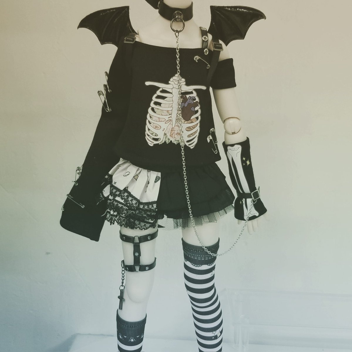 rRabit_t's tweet photo. 来週。。💀4色入❤
https://t.co/G0oaN4uyAK
[Halloween Limited]
#bjd #dollcloth #volks #dollfiedream #ドール洋服 #人形 #ドール #ドール服 #ホーグス #sd #msd #bjddoll #骷髏  #dollstagram  #superdollfie #bjdclothes #punk #mdd #mdd01 #halloween #구체관절인형 #devil #bat #lolitafashion https://t.co/U5Fclxbg7p