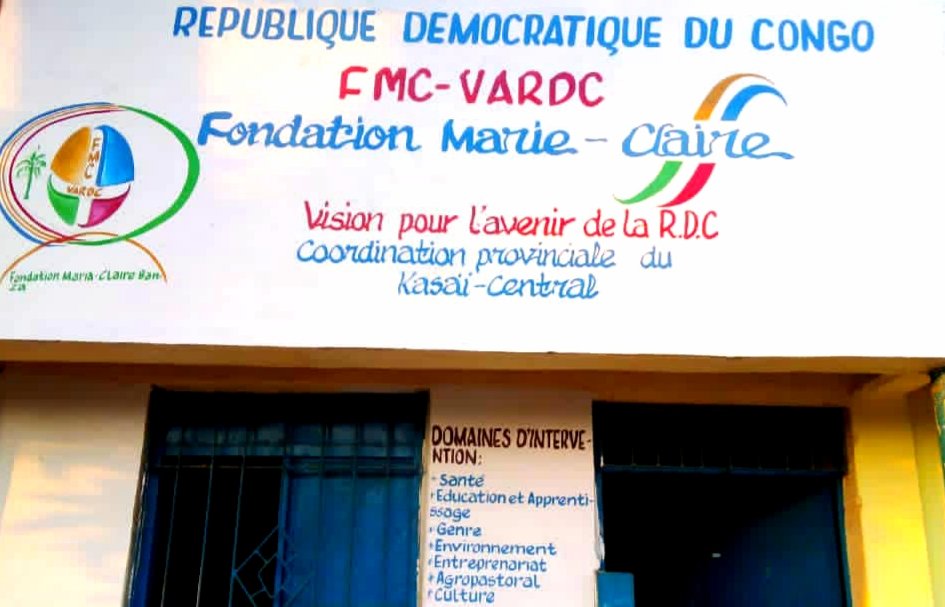 ClaireFondation's tweet photo. Désormais retrouvez le bureau officiel de la @ClaireFondation Kasai Central est sur l'avenue de cadet non loin de la #RTNC_Kananga. Référence : en face de l'école Aigle Blanc vers rond point #Ngandu 👌 Nous vous y invitons 
#Quelque_chose_doit_changer pour nos communautés https://t.co/1p8bXJ6g8f