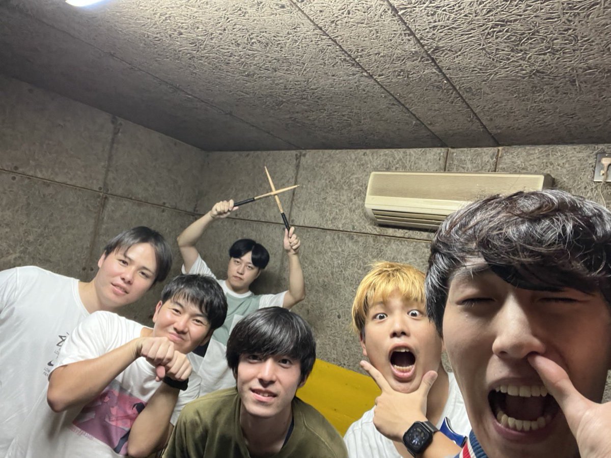 BARAHOO_live's tweet photo. 学生ライブ③
「voindy」

ラスト���登場するのは、6年生バンド！
最後の思い出作りに、卒試明けから3週間弱で練習を重ねてきました！
皆さん、一緒に盛り上がっていきましょう♪ https://t.co/os92uO8usI