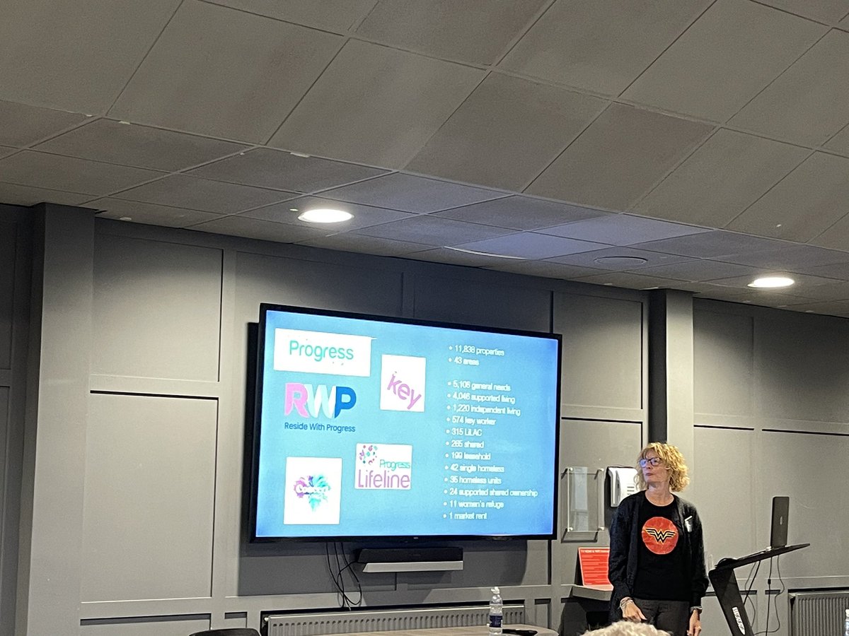 PhilWeaverAuto's tweet photo. Great presentation by Sam Beattie from Progess Group this morning at BB4B at the LFA in Leyland. #bb4b #progressgroup @THEBB4B @sjfpropertysvs @CroasyM @BPEstateAgents @GreenManMkg @BusinessGiftUK https://t.co/IhYle2L4Uk