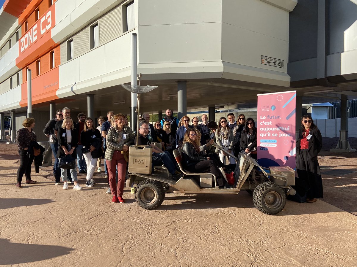 LaureMosseron's tweet photo. Bilan de la saison touristique avec @VisitPoitiers et découverte des nouveautés du Parc dans la cadre des ateliers de @JouonsleFuturGP. De la planète Mars à Chasseurs de Tornades en qqs minutes : seul le @futuroscope sait faire ça ! https://t.co/5d8ahRO9u6