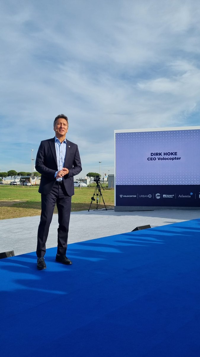 Kicking off the second day of the #VertiportExperience with an introduction on #AAM by <a href="/HokeDirk/">Dirk Hoke</a>, CEO <a href="/volocopter/">Volocopter</a>.  
#BeyondFlying #UrbanV #Atlantia #Volocopter
