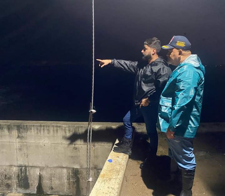 RafaelMaracay21's tweet photo. Ante las lluvias, sin descanso, aquí estamos con el Secretario de Gobierno, desplegados haciendo un recorrido por la estación de rebombeo y todas están operativas, en perfecto funcionamiento. Activos monitoreando con los organismos de seguridad del estado, 
#Maracay https://t.co/UDoB6AFJXf