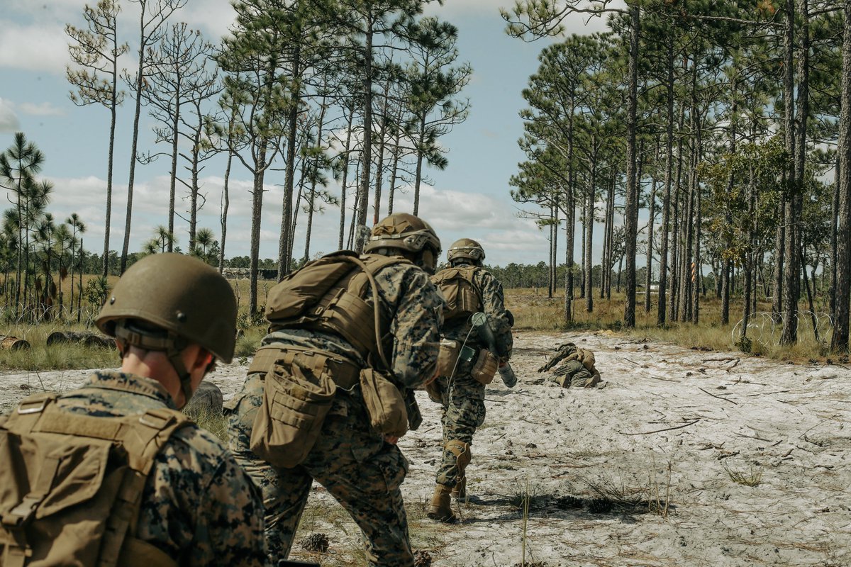 MARFORCOM's tweet photo. #Marines w/ @2dMarDiv, conduct a live fire exercise during a #MCCRE on @camp_lejeune, N.C. to formally evaluate the unit’s #combatreadiness in preparation for future deployments.
(#USMC photos by LCpl. Emma Gray)
#HomelandDefense #WeHaveTheWatch #EveryClime #MarineCombatArms https://t.co/X66ymTrqX1