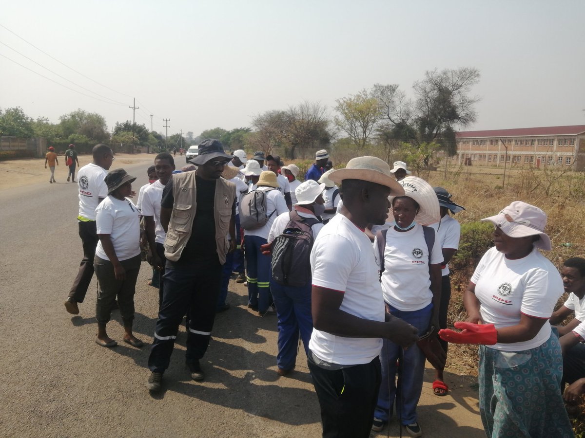 theCroco263's tweet photo. It was a great pleasure participating in another cleanup. This was a @Ward25Youth1 youth initiative with great support from @ppczimbabwe, @EMAeep, @CityofBulawayo and other ward and community leaders.

@MatHumanRights
@METHI_Zimbabwe
@oka_mzingwane
@GreengrantsFund
@SkyzMetroFM https://t.co/CUIdexz4nT