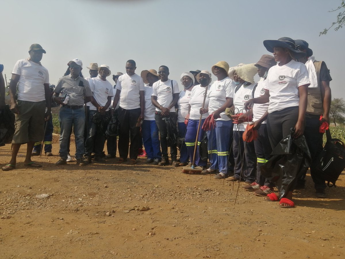 theCroco263's tweet photo. It was a great pleasure participating in another cleanup. This was a @Ward25Youth1 youth initiative with great support from @ppczimbabwe, @EMAeep, @CityofBulawayo and other ward and community leaders.

@MatHumanRights
@METHI_Zimbabwe
@oka_mzingwane
@GreengrantsFund
@SkyzMetroFM https://t.co/CUIdexz4nT