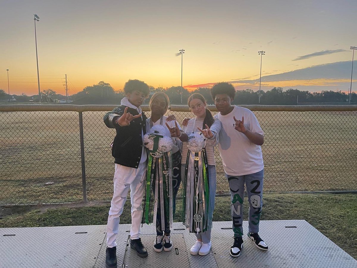 Our seniors participated on the senior sunrise! Congrats class of 2023💚 #bethestorm