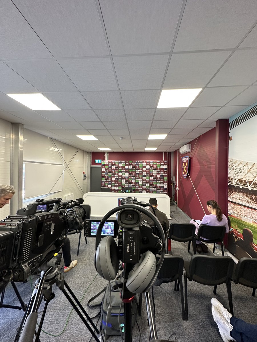 I am here at West Ham’s training ground ready to speak with David Moyes, ahead of their London derby with Fulham on Sunday! 🎥 @HaytersTV #WHUFC