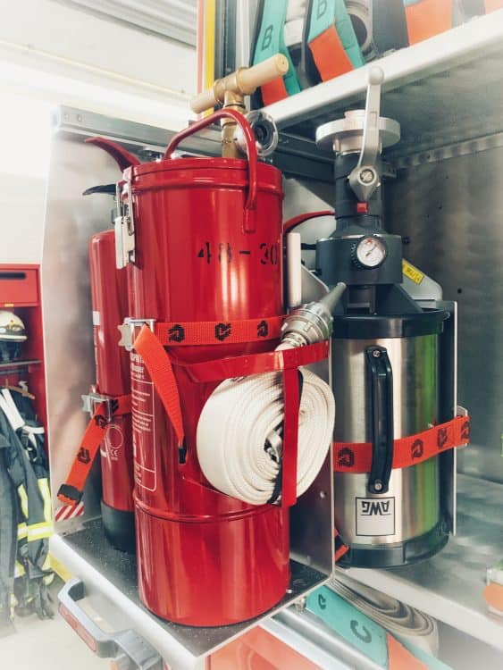 Nachbarschaftliche Löschhilfe 

Beitragslink: is.gd/Zil9nk

#Brandeinsatz #Feuer #Feuerschein #NachbarschaftlicheLöschhilfe #Aktuelles #Einsätze