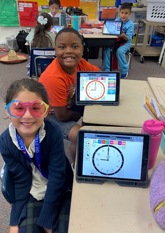 Central_ElemSc's tweet photo. First graders are learning how to tell time! @DuncanvilleISD https://t.co/manyVwcqjK