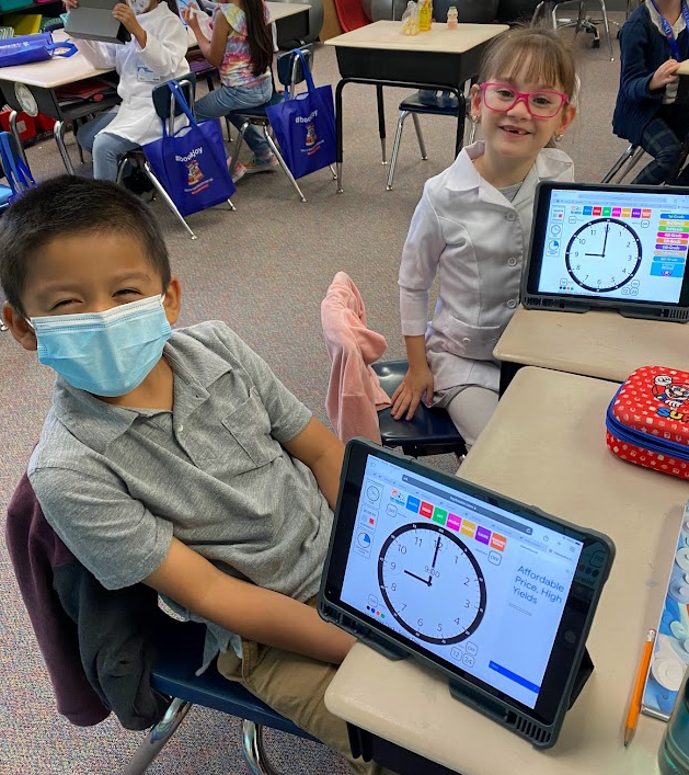 Central_ElemSc's tweet photo. First graders are learning how to tell time! @DuncanvilleISD https://t.co/manyVwcqjK