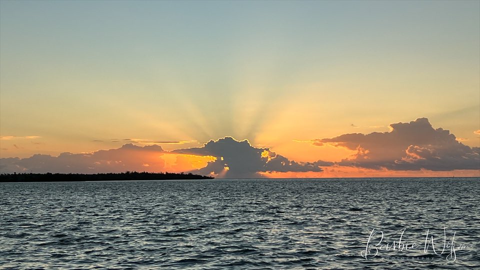 #sunshineandsmiles on deck for a fabulous Friday! Gm! #keywest #sunrise