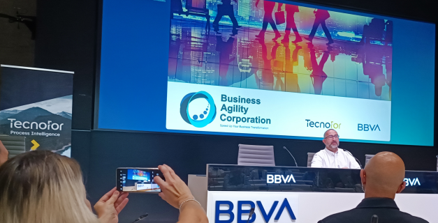 <a href="/AdolphoMF/">Adolfo Menendez</a> <a href="/joseaglez/">josean</a> <a href="/LoresSantaella/">Fernando Santaella Lores</a> <a href="/YuriNoda/">Yuri Noda</a> <a href="/augurui/">Augusto Ruiz @augurui.bsky.social</a> <a href="/busagilitycorp/">BusinessAgilityCorp</a> @Tecnofor Y para cerrar el evento, <a href="/AdolphoMF/">Adolfo Menendez</a> de <a href="/Repsol/">repsol</a>  y como presidente de <a href="/busagilitycorp/">BusinessAgilityCorp</a> repasó los éxitos y resalto los valores de la asociación desde su fundación, invitando a la comunidad a continuar en una nueva etapa, con nuevos retos y objetivos