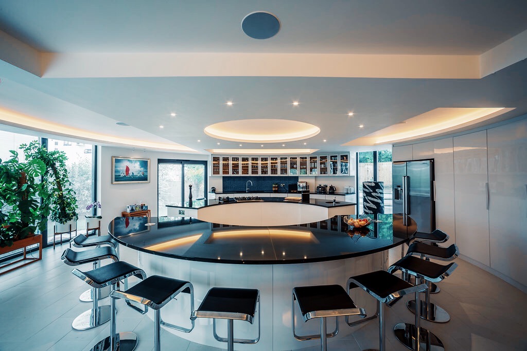 Gather around the kitchen and let the good times roll! Choose your mood lighting, flick on your favourite 'Sunday Brunch' playlist, and enjoy with family and friends. This shot was taken at a fantastic project we completed in beautiful Southampton.