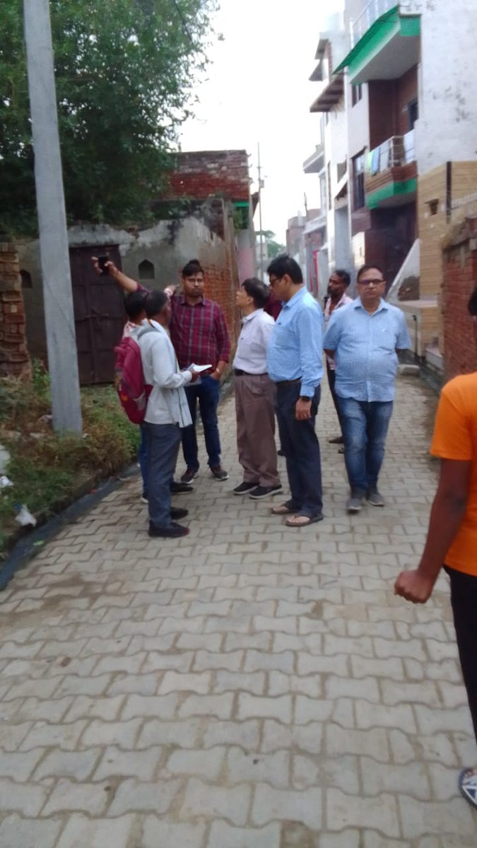 sdochhatikara's tweet photo. आज  ग्राम अल्लेहपुर, गोण्डा अटस एवं नगला सुरीर मे मुख्य अभियंता महोदय आगरा जोन 2 के द्वारा अधीक्षण अभियंता महोदय शहरी एवं अधिशाषी अभियंता महोदय वृन्दावन के साथ कैंप एवं डिसकनेक्शन अभियान का औचक निरिक्षण किया गया। @myogiadityanath @aksharmaBharat @MDDVVNL @se_eudcmathura https://t.co/UYYHj6OcYP