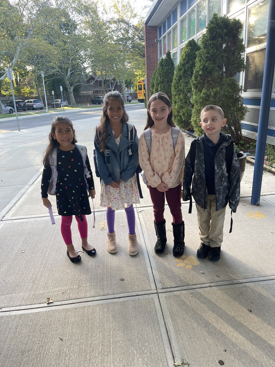 PrncipalBeekman's tweet photo. It’s Picture Day at Pulaski!!  Everyone is showing off their smiles! https://t.co/7mMvSrGzSX