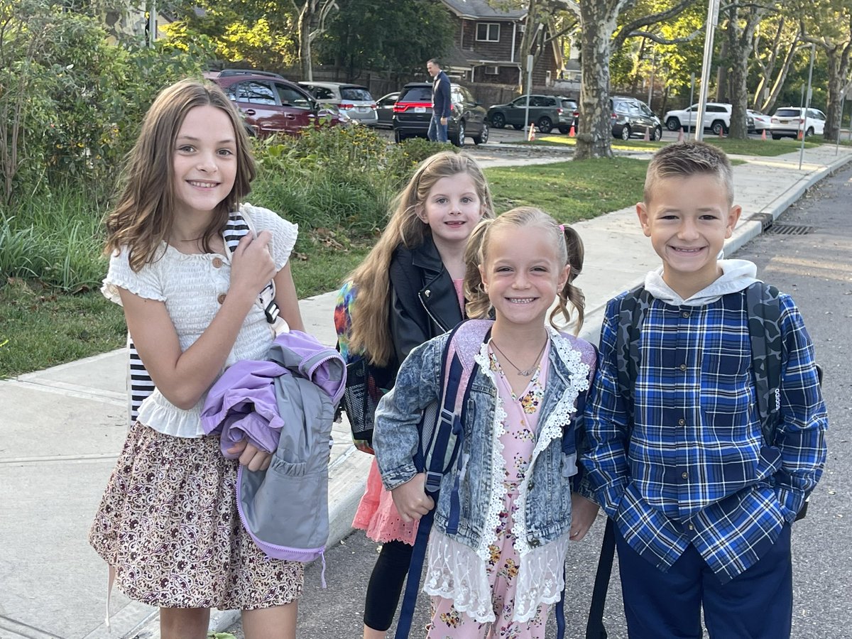 PrncipalBeekman's tweet photo. It’s Picture Day at Pulaski!!  Everyone is showing off their smiles! https://t.co/7mMvSrGzSX