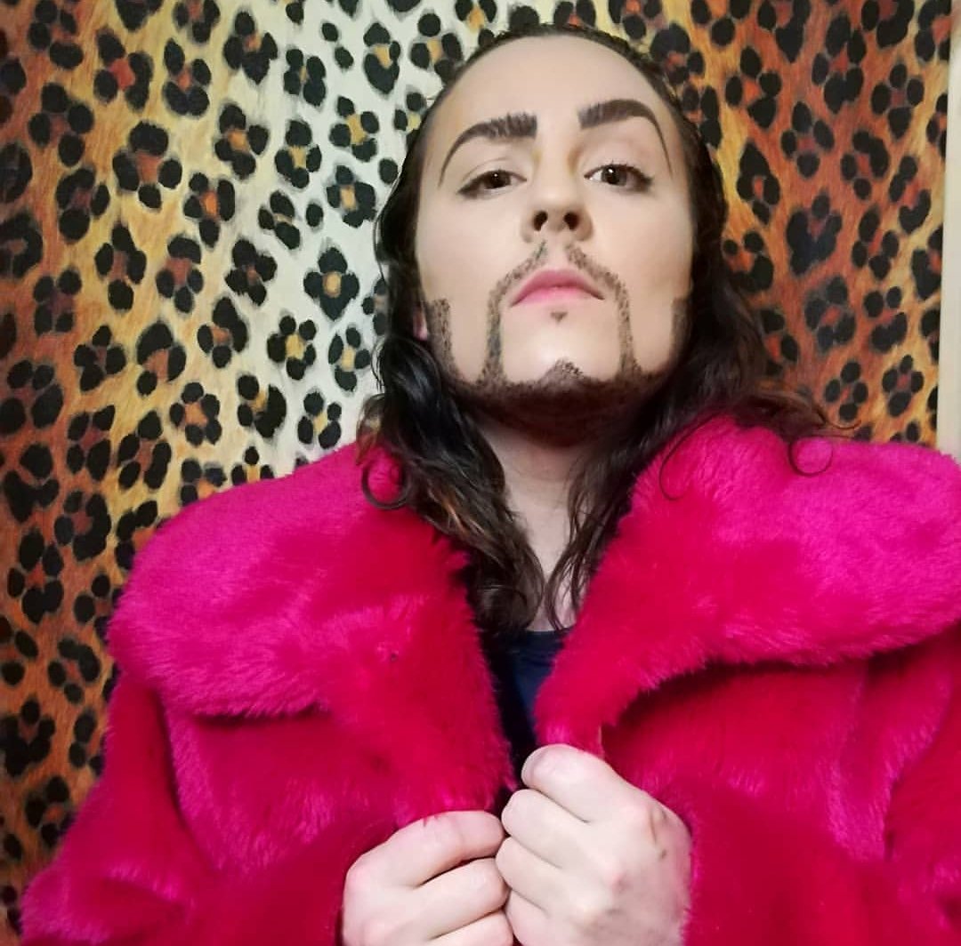 hashtagcerys's tweet photo. @DanLoadDrag is a Kingspirational motivation man and founding member of The Family Jewels South London's DIY Drag King Collective. He feels good about making you feel good about feeling good

Dan's performed everywhere from Bi Pride to L Fest to Edinburgh Fringe and now he's here https://t.co/WYxCwYlvFI
