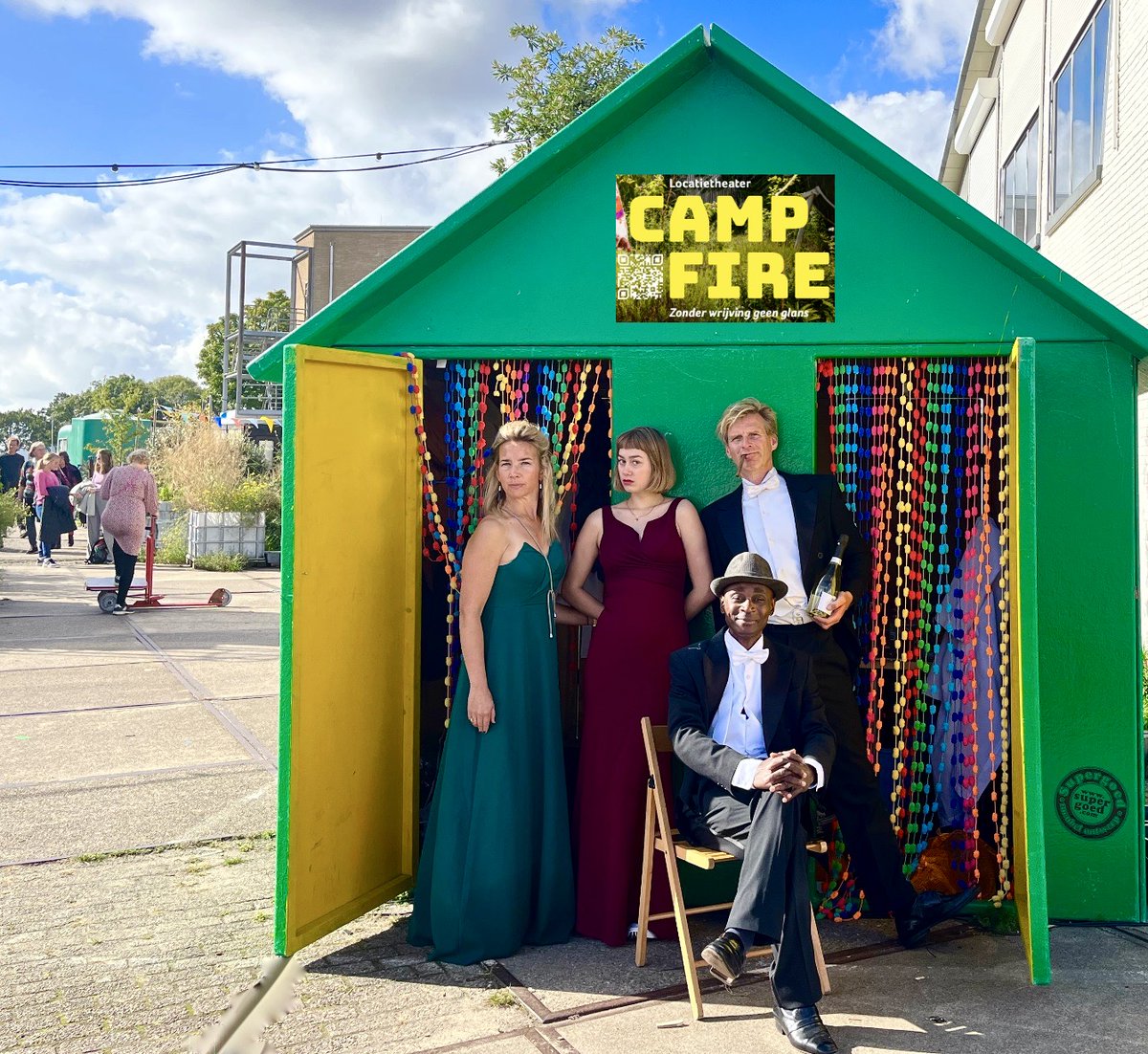 De campinghit CAMP FIRE blijven we gewoon nog spelen. Wat zijn we blij met al die goede publieksreacties en recensies! Tot volgend jaar! <a href="/OnderwaterProd/">OnderwaterProducties</a> Regie <a href="/joepvandergeest/">Joep van der Geest</a>. Script <a href="/EnverHusicic/">enver</a> Met o.a. <a href="/JeroenRienks/">Jeroen Rienks</a>, @afkeweltevrede, <a href="/ishmailkamara/">Ishmail Kamara</a>. Dank aan @Cultuurfonds.