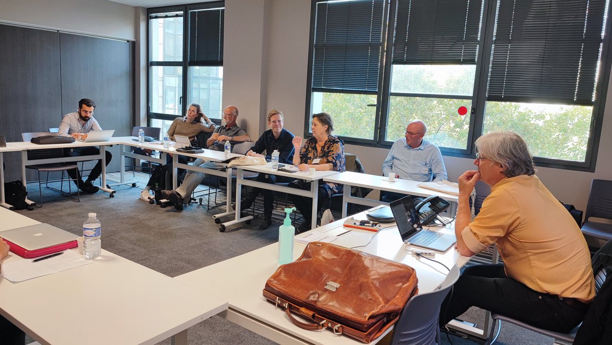 vascern's tweet photo. Intensive and #productive sessions across all #working groups are under way!

Many #webinars, #research papers + pills of #knowledge coming soon from the discussions at #VASCERNDays2022

#rarediseases #ERNeu https://t.co/Cb5HNIkfYB