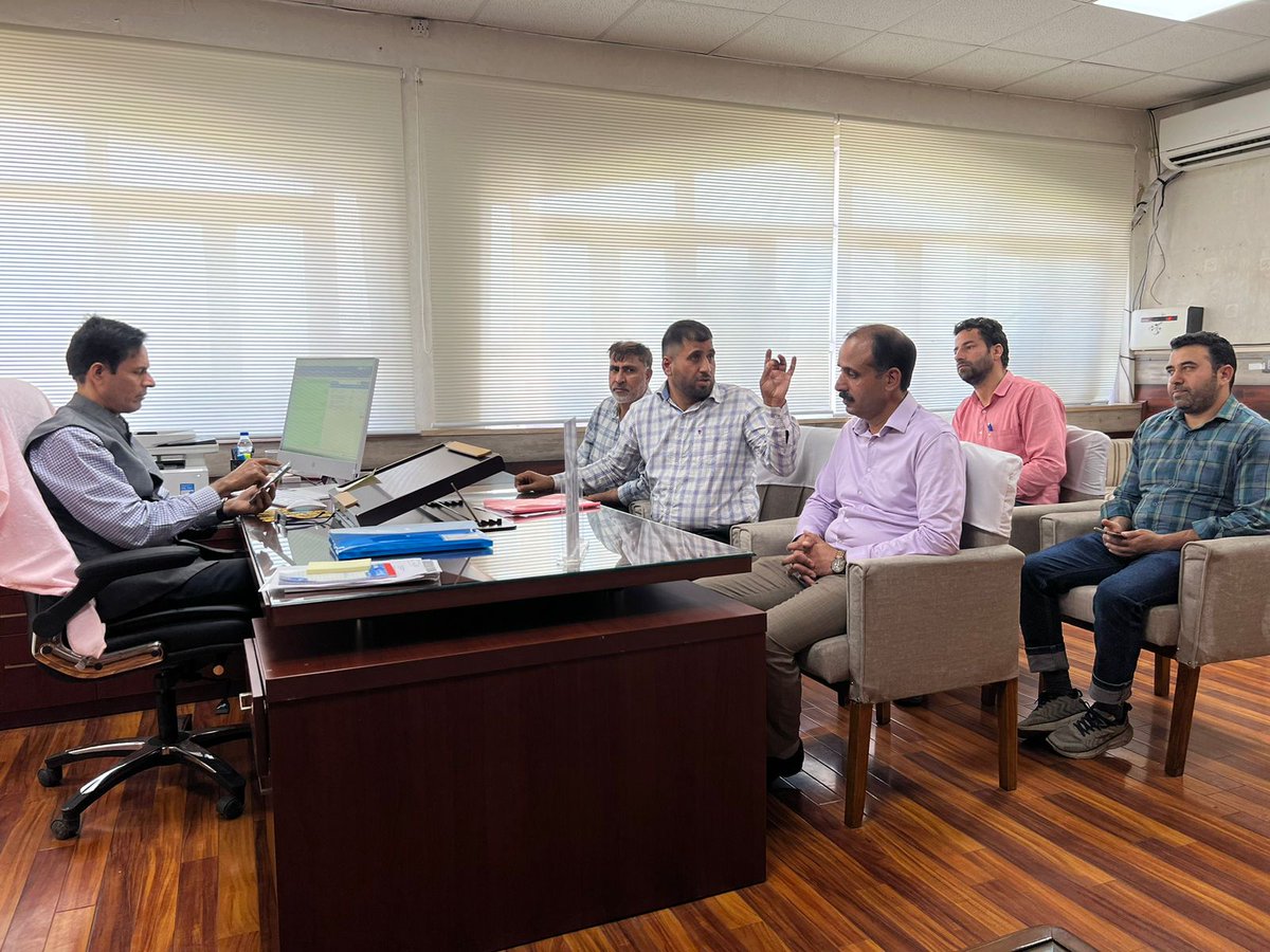 pirzadahidayat's tweet photo. Thank u for such a wonderful meeting @Raj576113 sir wherethe on spot instructions were given especially on Regularisation &amp;filling of all vacancies &amp;not getting them to accumulate,Transfers/Postings &amp;all important issues
We Will be grateful if this all is Translated into action. https://t.co/KI9jkpmn3k