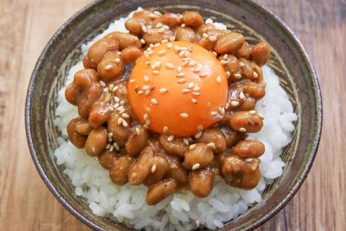 特製ダレが納豆ともご飯ともよく合いそう！作り方が簡単で美味しそうな「納豆」レシピ！